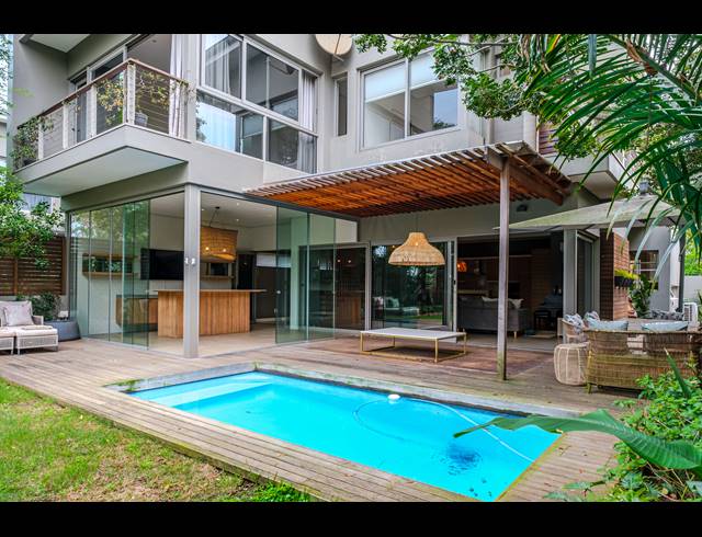 4 BEDROOM TOWNHOUSE FOR SALE IN DUNKIRK ESTATE
